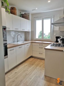 Cuisine blanc bois evier blanc ceramique villeroy et boch