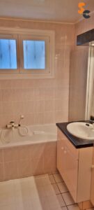 salle de bain saumon